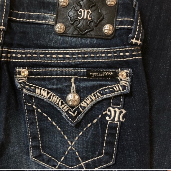 Miss Me Distressed Denim. Bootcut. 26. - Picture 5 of 7